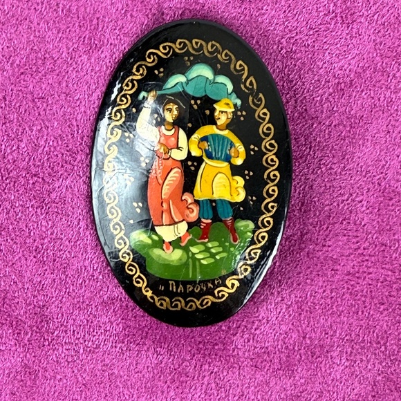 Vintage Russian Hand Painted Oval Brooch Lacquer Dancing Couple Signed Folk Art - Picture 1 of 10